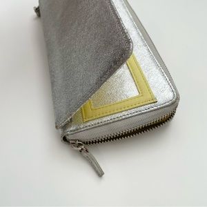 MOVING SALE [Nine West] Leather Metallic Silver Wallet / Clutch / Wristlet